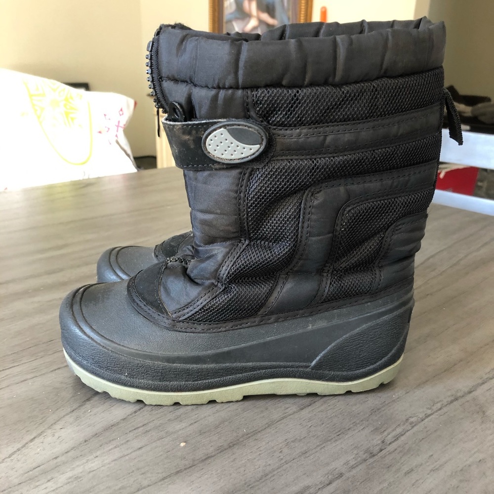 Stride Rite kids snow boots size- 2M